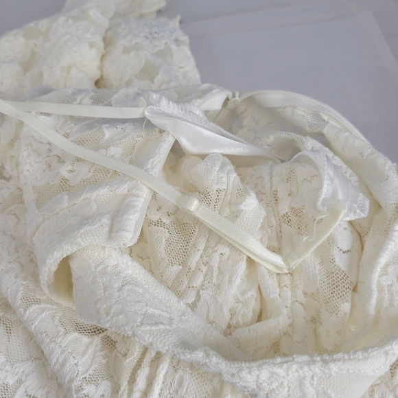 Cherry Koko Made in Korea Off White Lace Overlay Dress - Picture 12 of 14